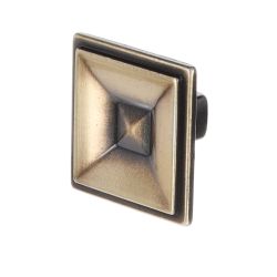 knopek Olenia menší XR26, staromosaz