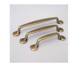 mosazná úchytka Bea, staromosaz