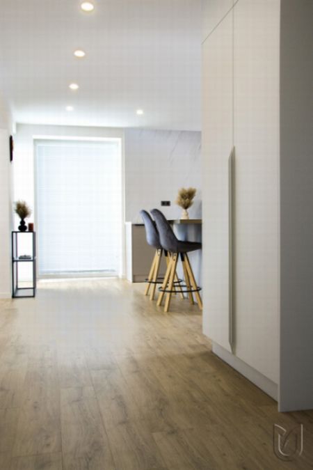 Obrázek profilového nábytkového úchytu Zoid v povrchové úpravě bílá matná značky Tulip