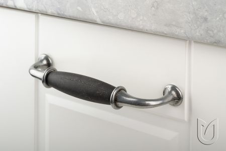 Obrázek nábytkové úchytky Victoria v povrchové úpravě staročerná značky Metakor